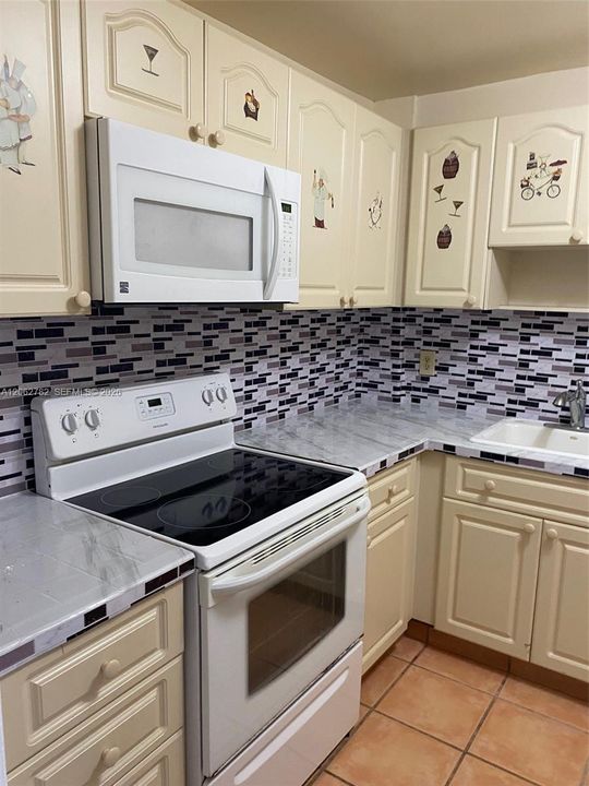 For Rent: $1,850 (2 beds, 2 baths, 882 Square Feet)