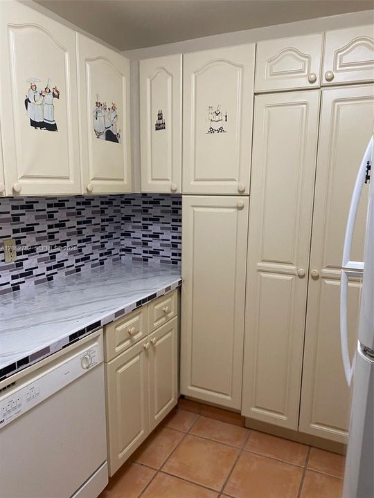 For Rent: $1,850 (2 beds, 2 baths, 882 Square Feet)