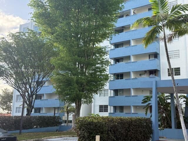 For Rent: $1,850 (2 beds, 2 baths, 882 Square Feet)