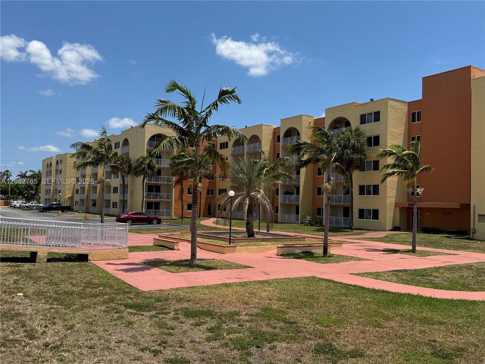 В аренду: $1,799 (1 спален, 1 ванн, 870 Квадратных фут)