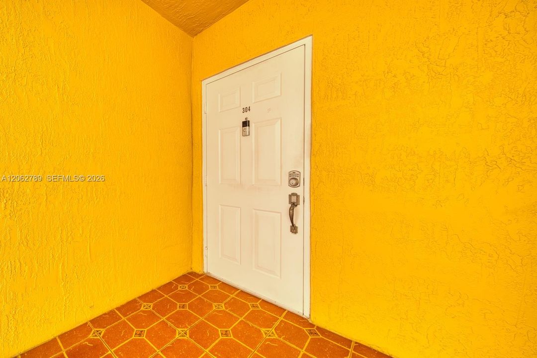На продажу: $315,000 (2 спален, 2 ванн, 991 Квадратных фут)
