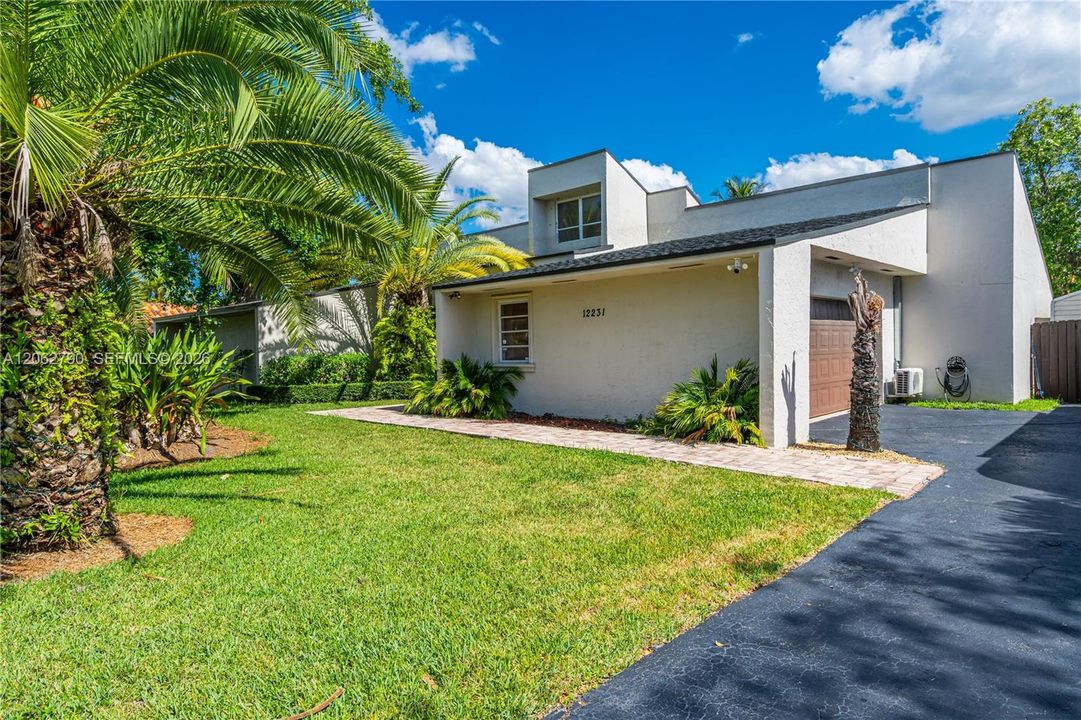For Sale: $1,399,999 (4 beds, 3 baths, 2289 Square Feet)