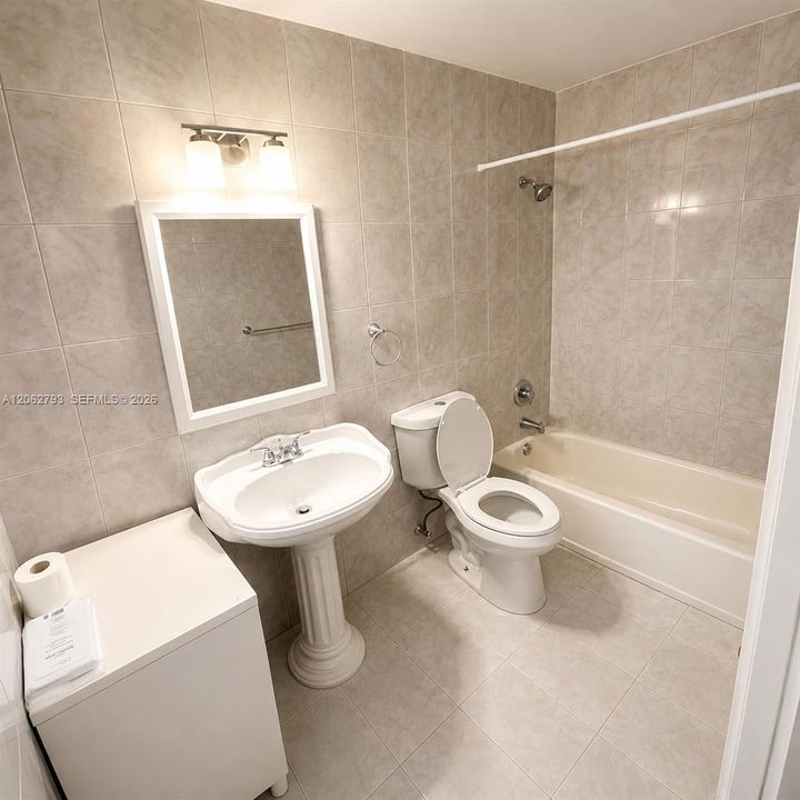 В аренду: $1,500 (1 спален, 1 ванн, 1784 Квадратных фут)