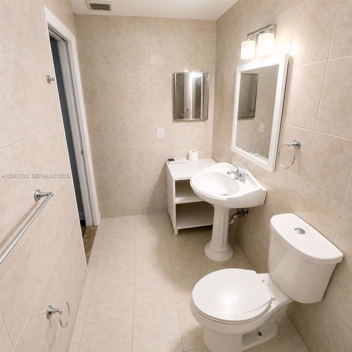 В аренду: $1,500 (1 спален, 1 ванн, 1784 Квадратных фут)