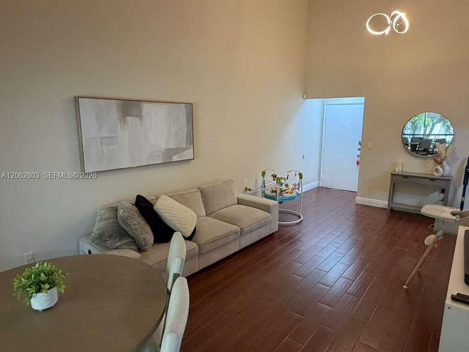 В аренду: $2,600 (2 спален, 2 ванн, 1000 Квадратных фут)