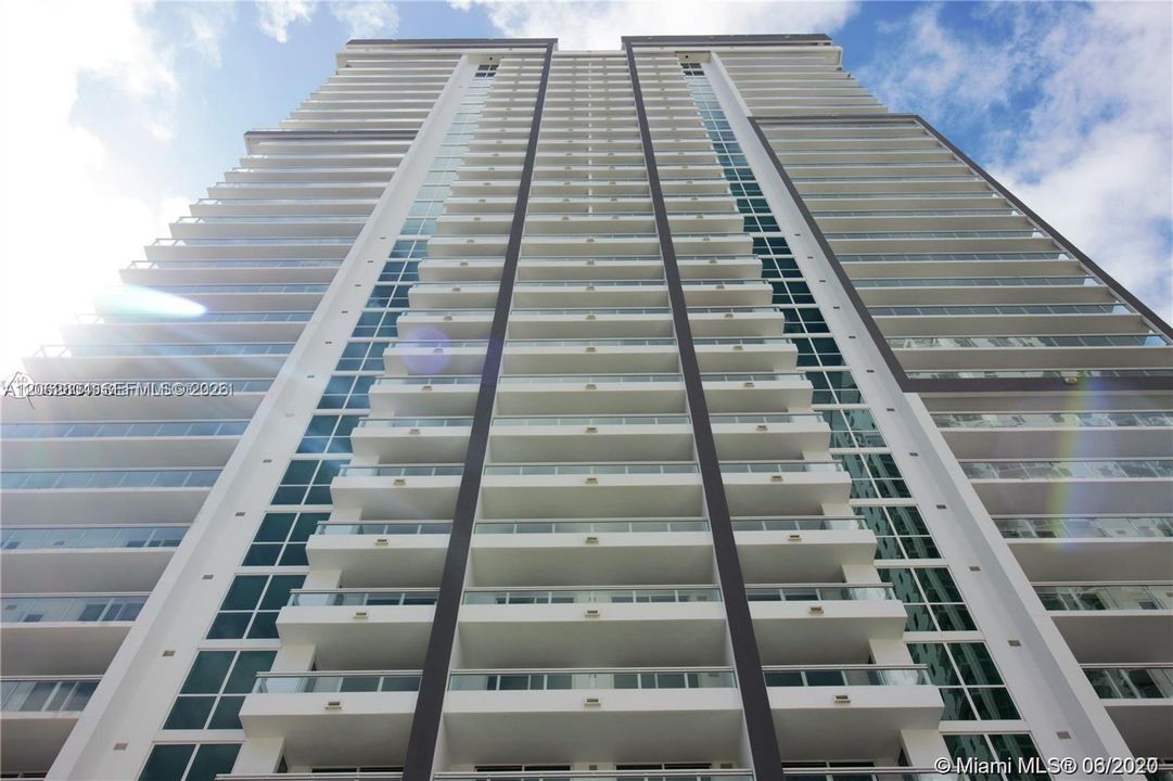 В аренду: $3,800 (1 спален, 1 ванн, 748 Квадратных фут)