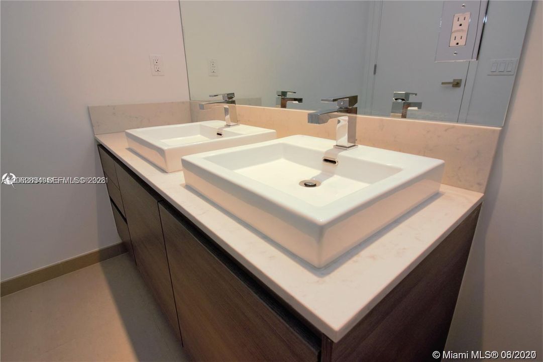 В аренду: $3,800 (1 спален, 1 ванн, 748 Квадратных фут)