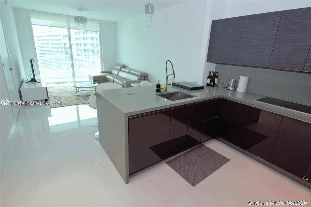 В аренду: $3,800 (1 спален, 1 ванн, 748 Квадратных фут)