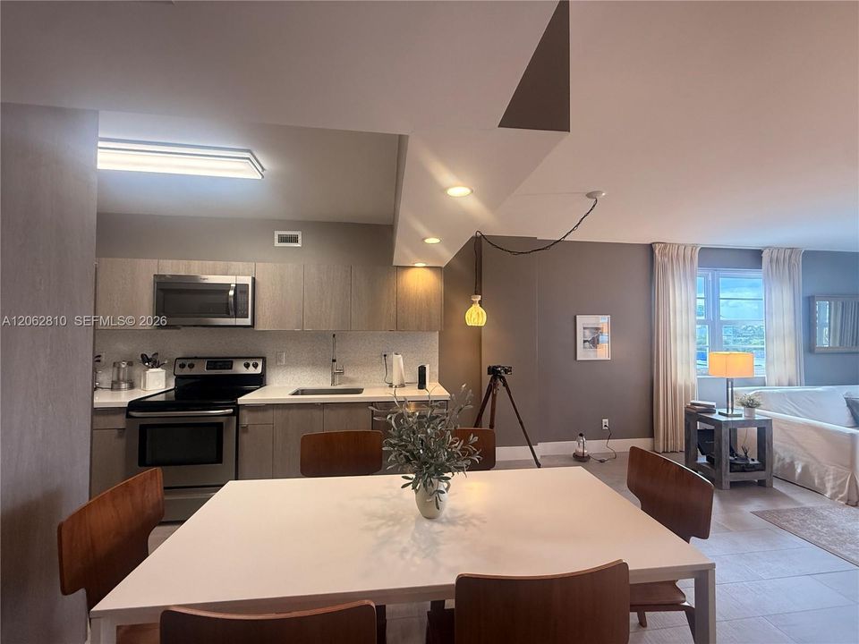 В аренду: $3,500 (1 спален, 1 ванн, 890 Квадратных фут)