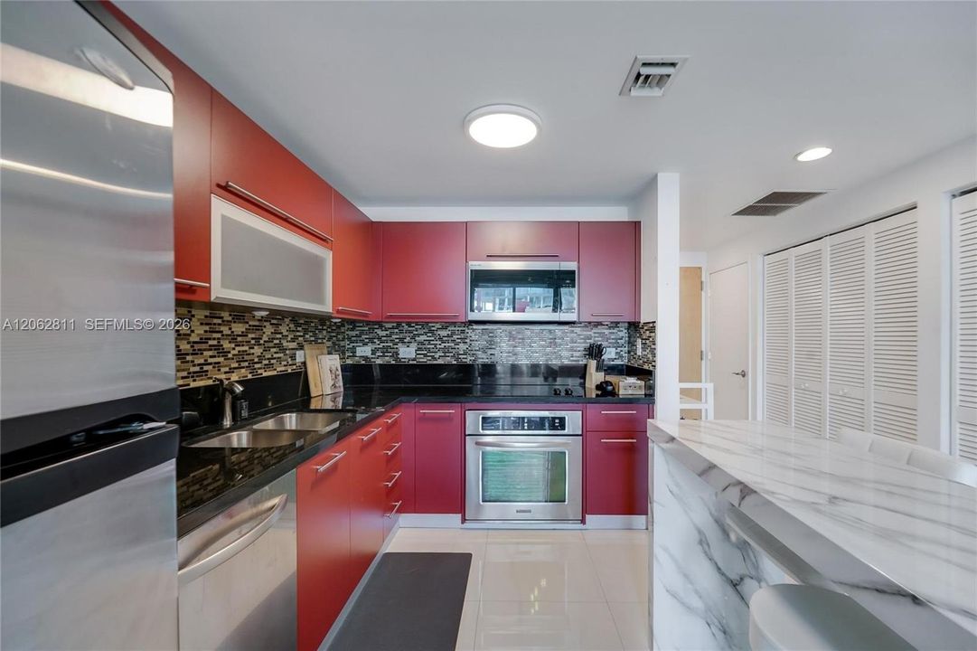 For Rent: $2,900 (1 beds, 2 baths, 978 Square Feet)