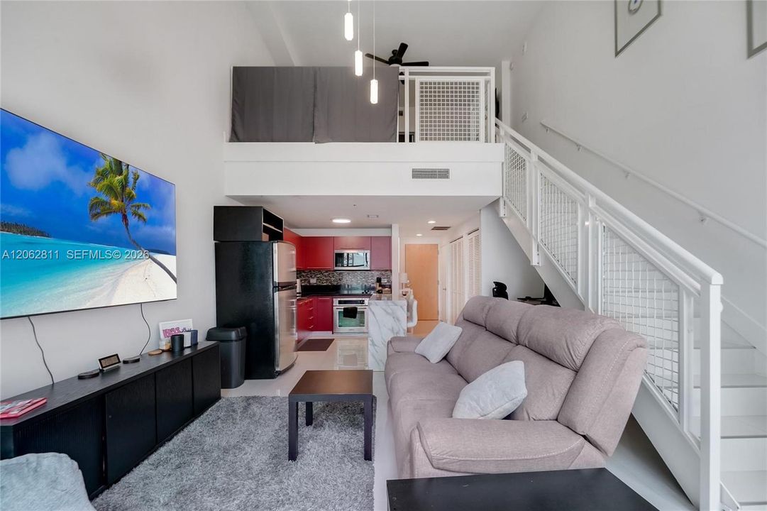 For Rent: $2,900 (1 beds, 2 baths, 978 Square Feet)