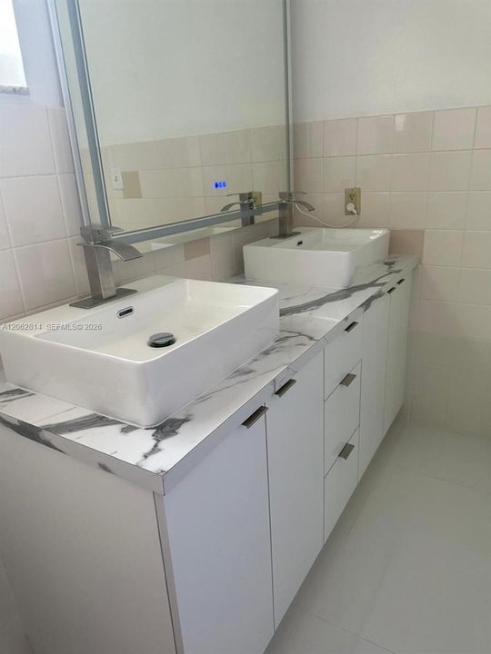 For Rent: $1,500 (1 beds, 1 baths, 1679 Square Feet)
