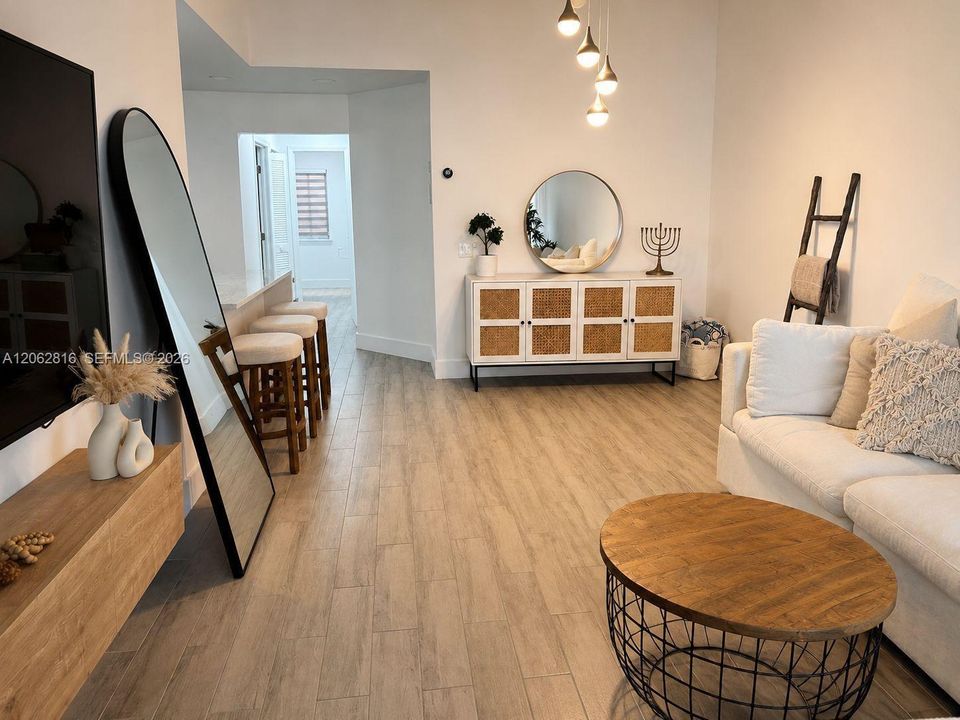 В аренду: $3,200 (2 спален, 2 ванн, 971 Квадратных фут)