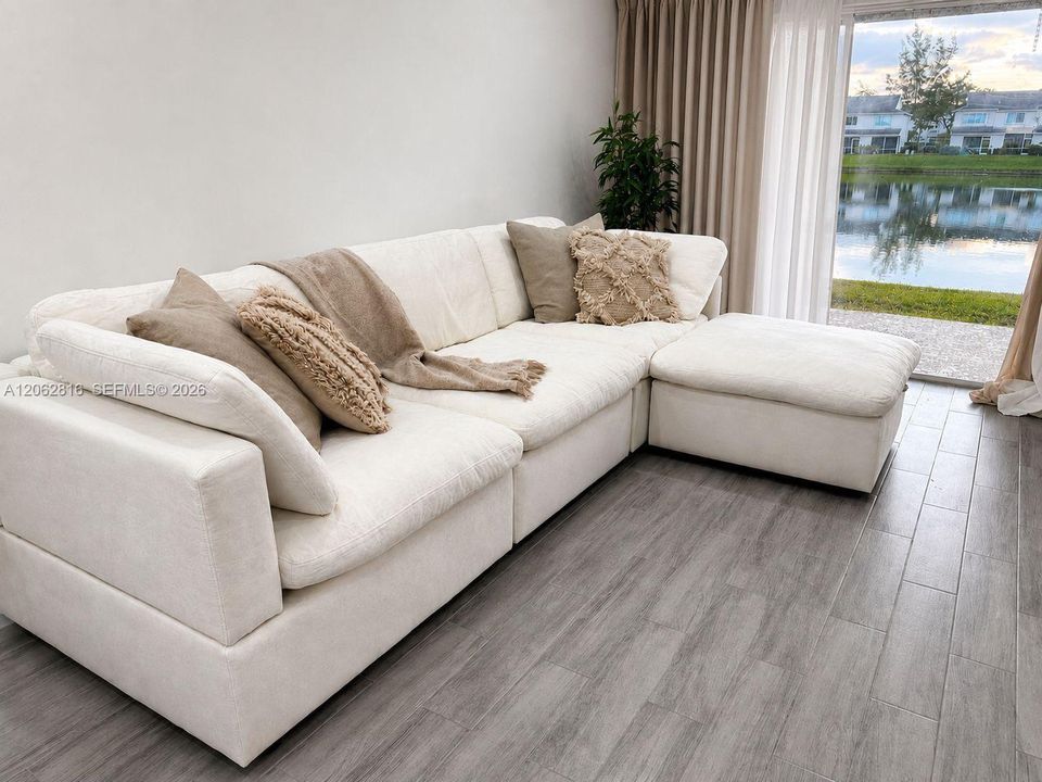В аренду: $3,200 (2 спален, 2 ванн, 971 Квадратных фут)