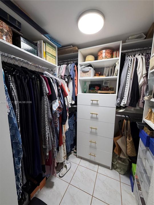 BR 1 CLOSET