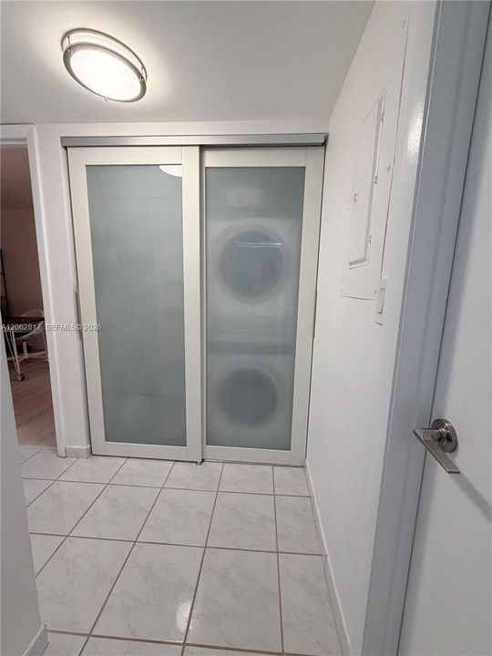 LAUNDRY CLOSET