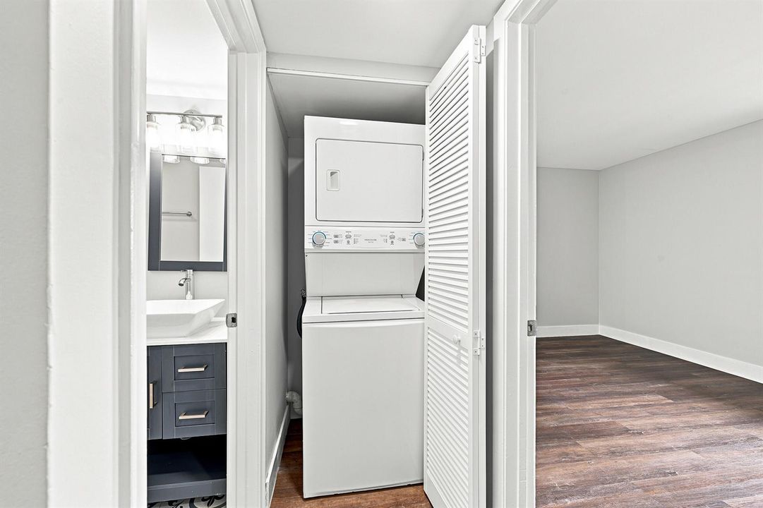 Washer & Dryer In-Unit