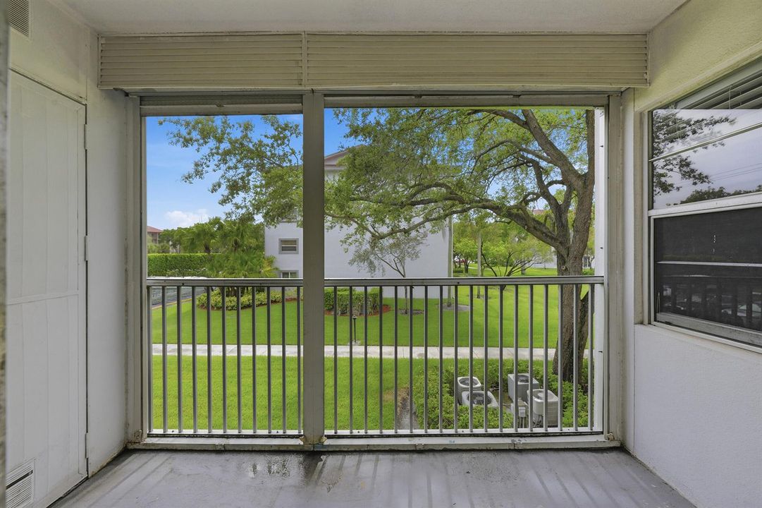 Screened Balcony w/Storage Closet