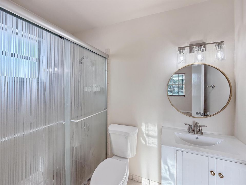 06-Owners Suite Bathroom