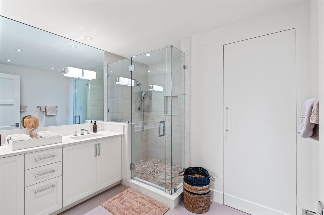 EN SUITE BATH