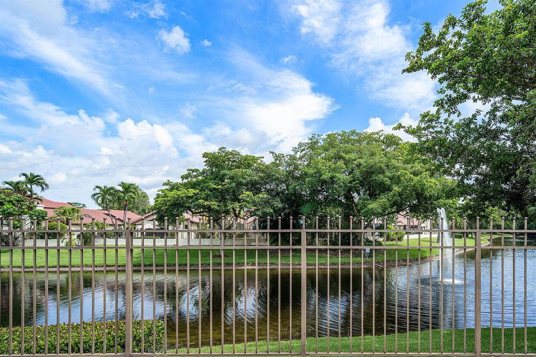 FABULOUS LONG LAKE & FOUNTAIN VIEWS