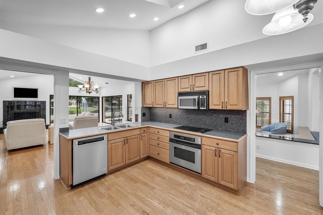 BEAUTIFUL UPDATED KITCHEN