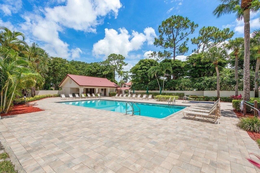HEATED/CHILLED COMMUNITY POOL AND SPA
