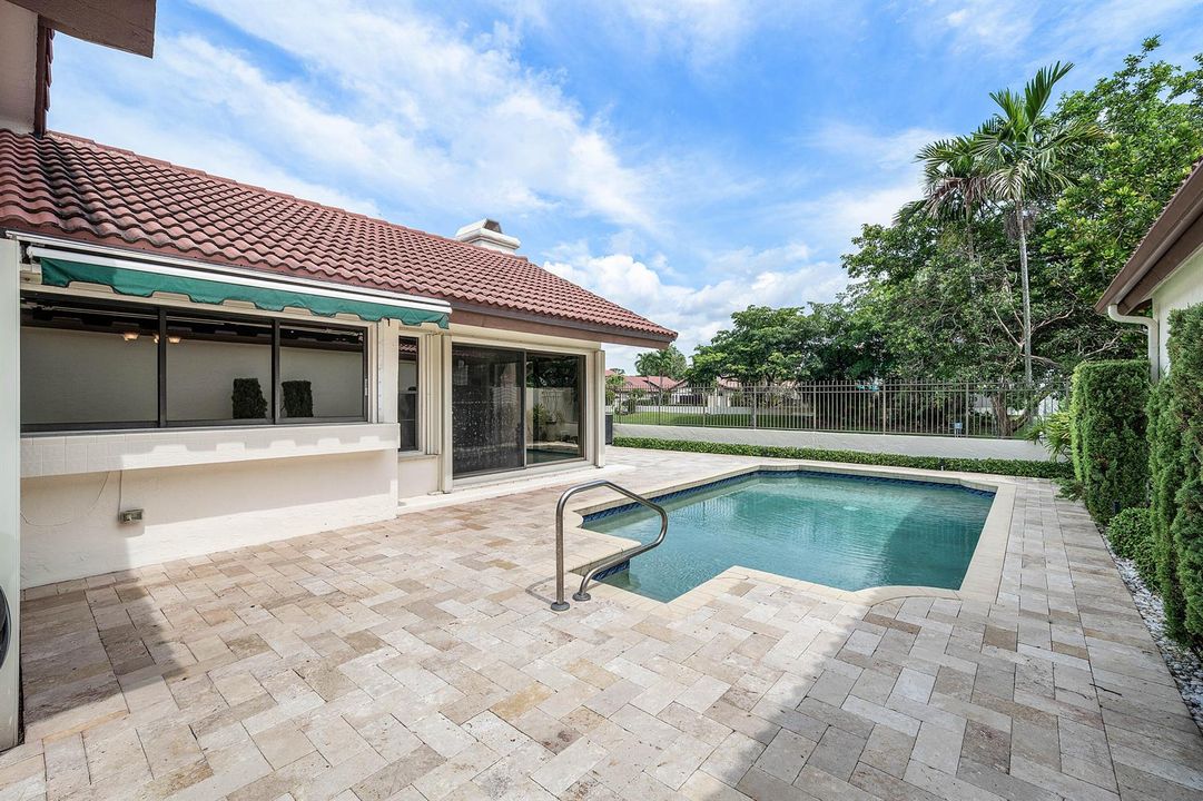 FABULOUS OUTSIDE OASIS