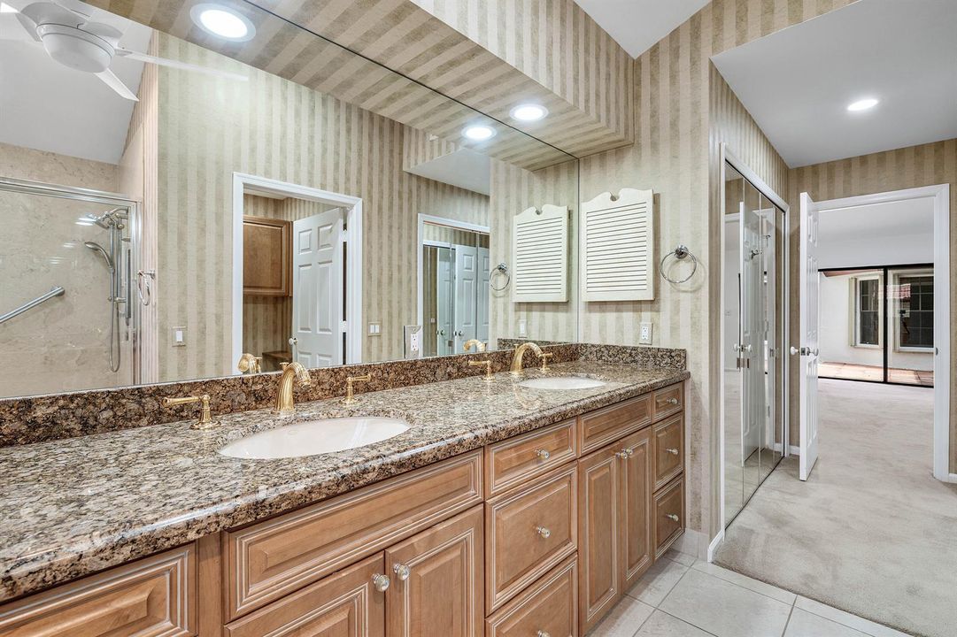 BEAUTIFUL UPDATED PRIMARY BATH