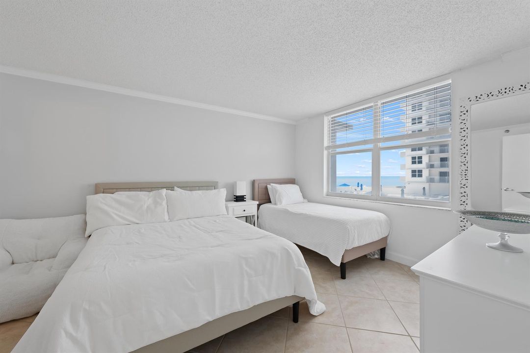 Large 2nd bedroom/den with ocean view