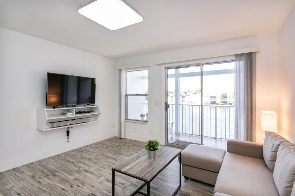 Living Area, Balcony, Lake & Entertainme