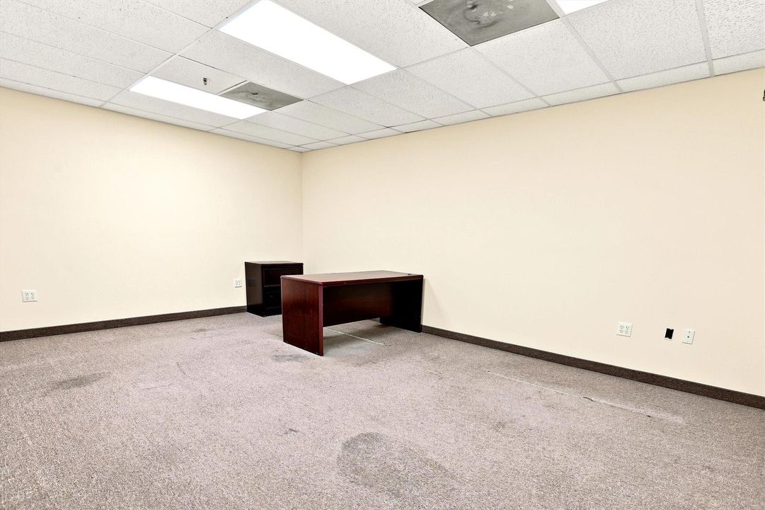 MEZZ OFFICE 1 02-Commercial Property Pho