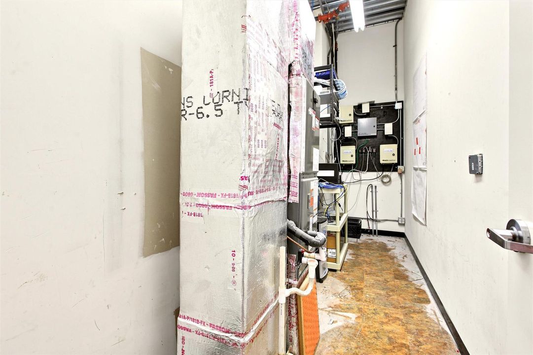 MEZZANINE HVAC AND COM CLOSET 04-Commerc
