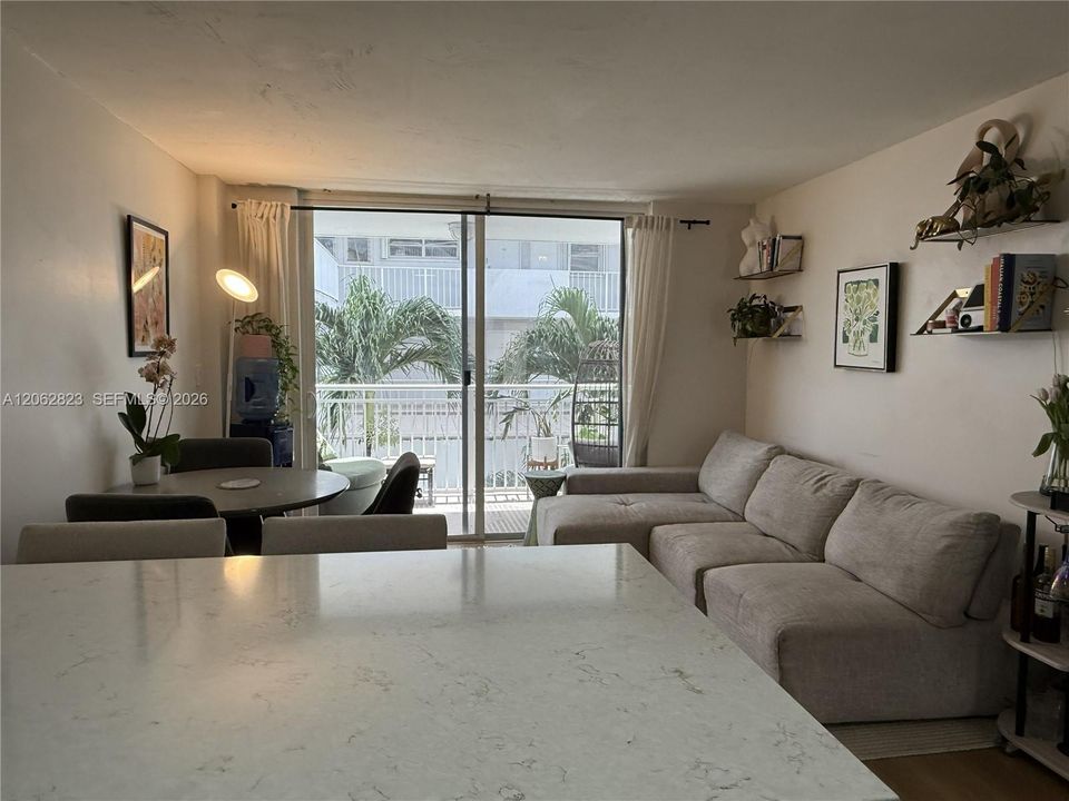 В аренду: $2,995 (2 спален, 2 ванн, 752 Квадратных фут)