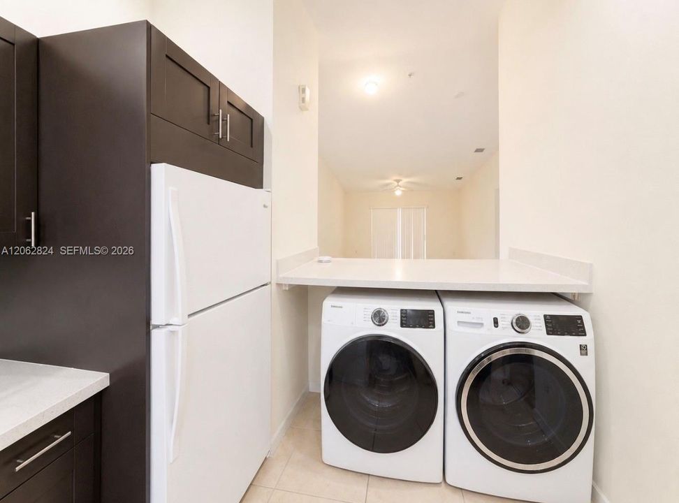 В аренду: $2,200 (2 спален, 2 ванн, 950 Квадратных фут)