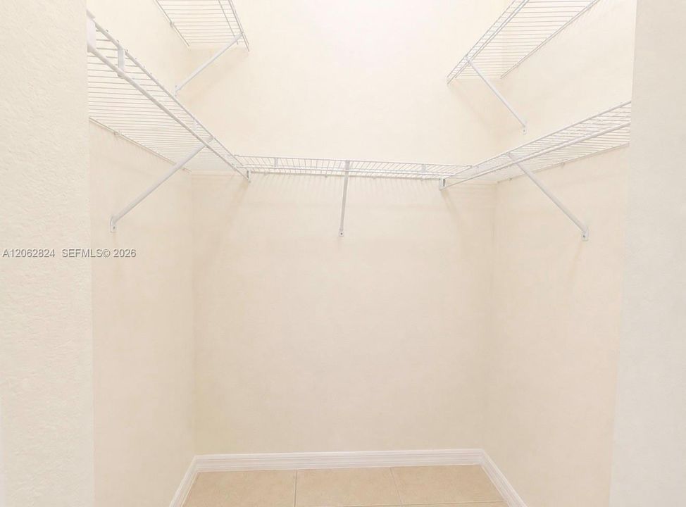 В аренду: $2,200 (2 спален, 2 ванн, 950 Квадратных фут)