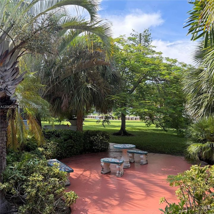 For Sale: $155,000 (1 beds, 1 baths, 768 Square Feet)
