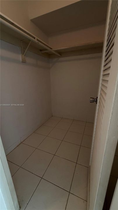CLOSET 1