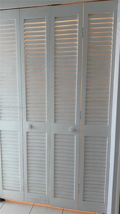 CLOSET 2