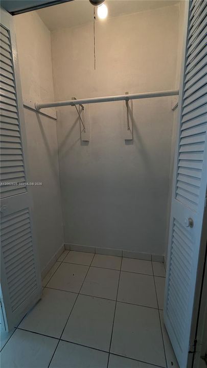 CLOSET 2