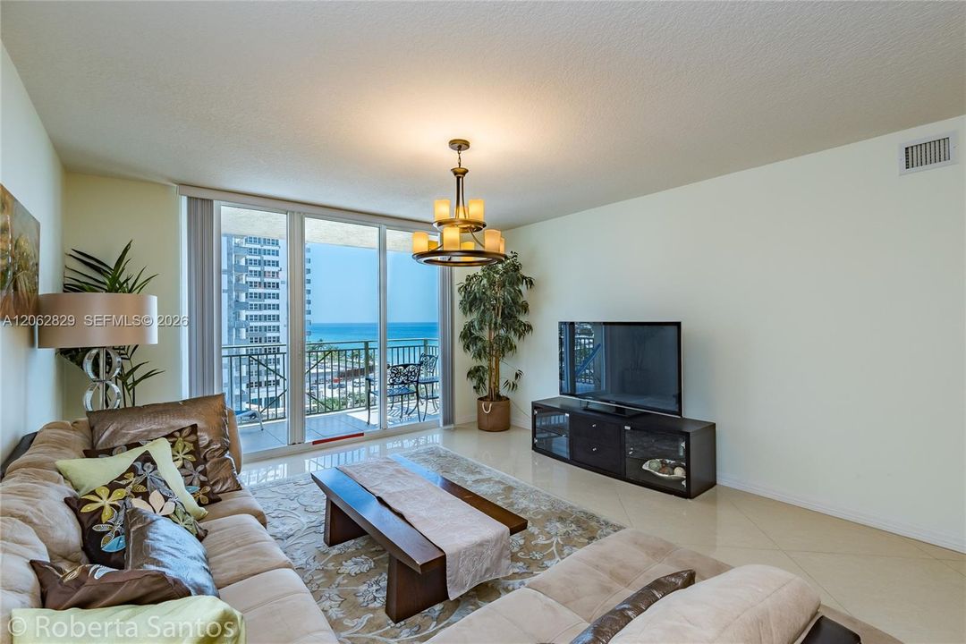 For Rent: $3,750 (2 beds, 2 baths, 1150 Square Feet)