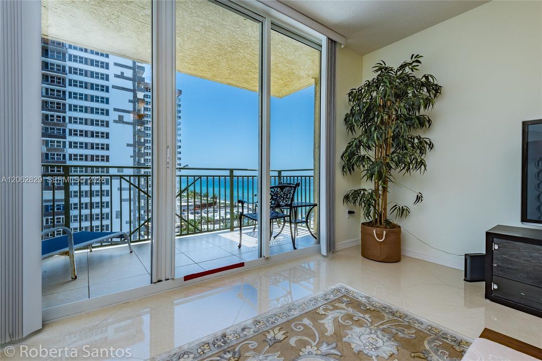 For Rent: $3,750 (2 beds, 2 baths, 1150 Square Feet)
