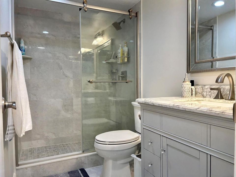 guest bath 406