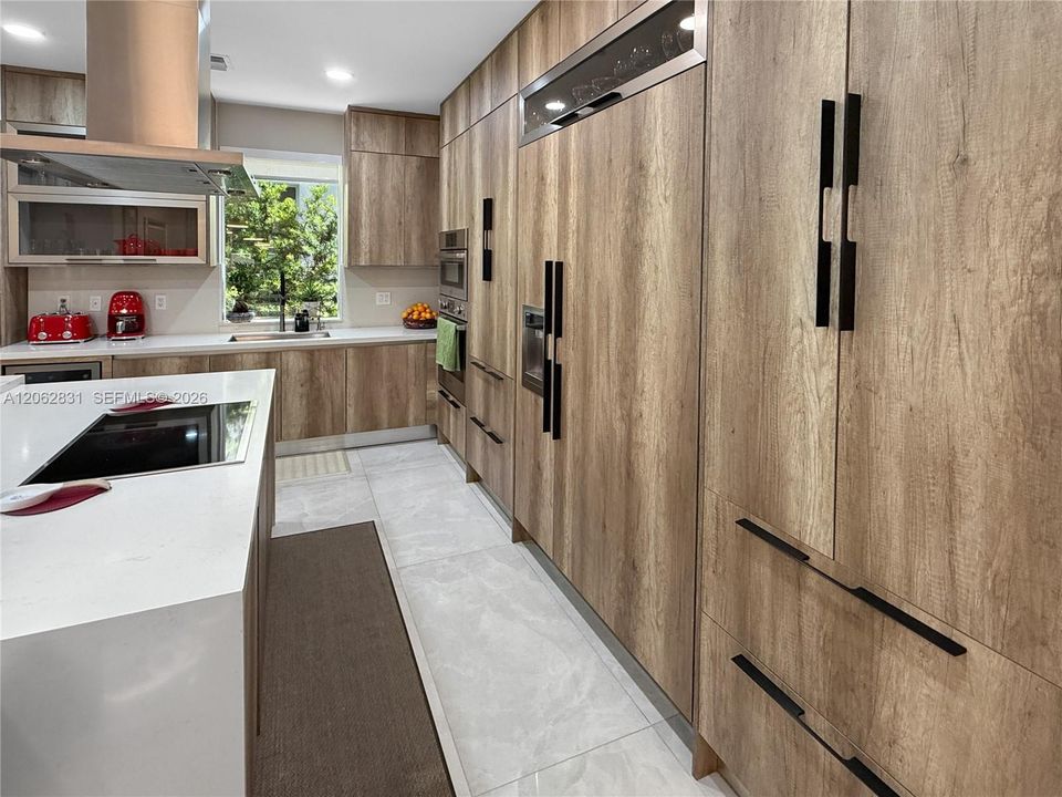 На продажу: $1,649,000 (5 спален, 5 ванн, 3113 Квадратных фут)