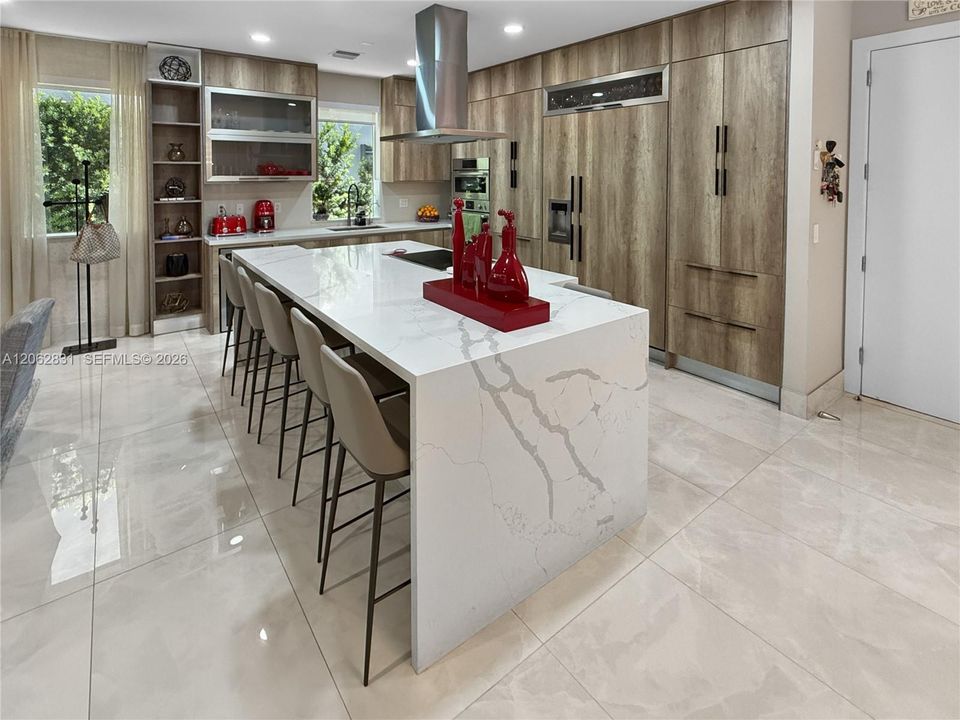На продажу: $1,649,000 (5 спален, 5 ванн, 3113 Квадратных фут)