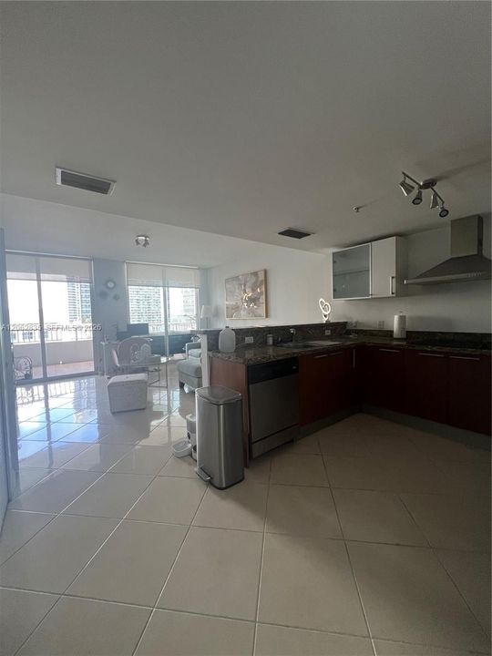 На продажу: $395,000 (1 спален, 1 ванн, 630 Квадратных фут)