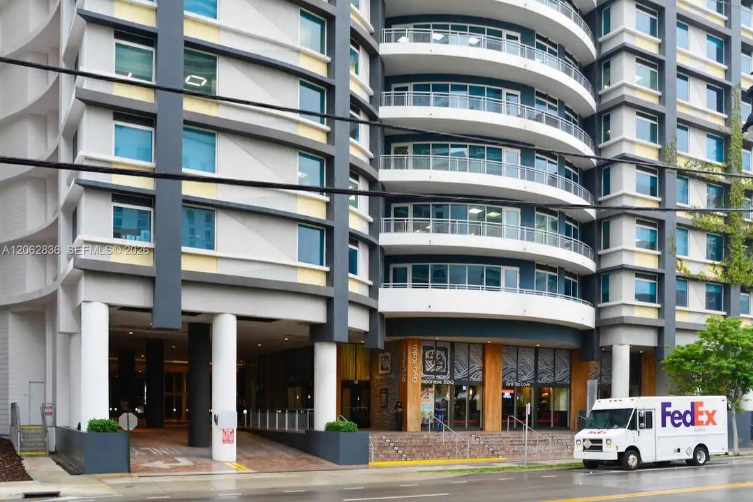 En Venta: $465,000 (1 camas, 1 baños, 877 Pies cuadrados)
