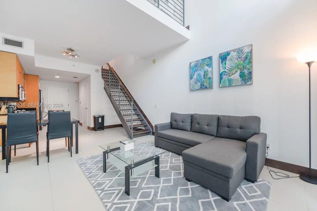 En Venta: $465,000 (1 camas, 1 baños, 877 Pies cuadrados)