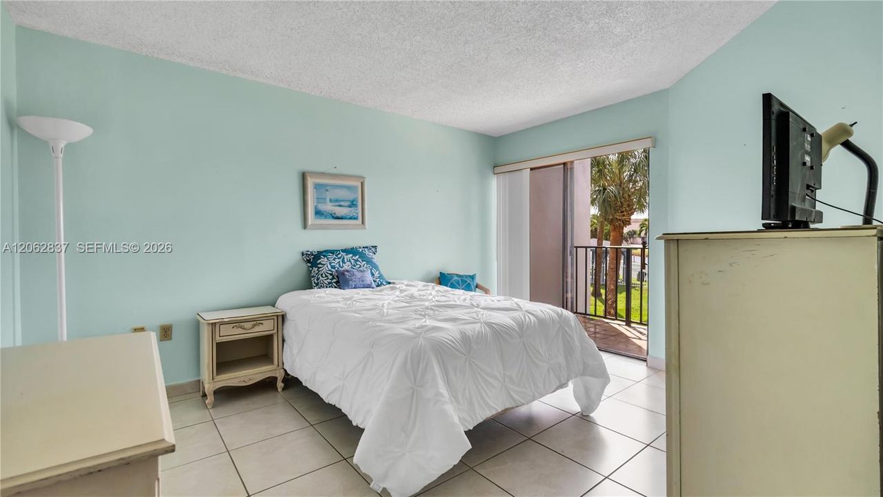 En Venta: $275,000 (3 camas, 2 baños, 994 Pies cuadrados)