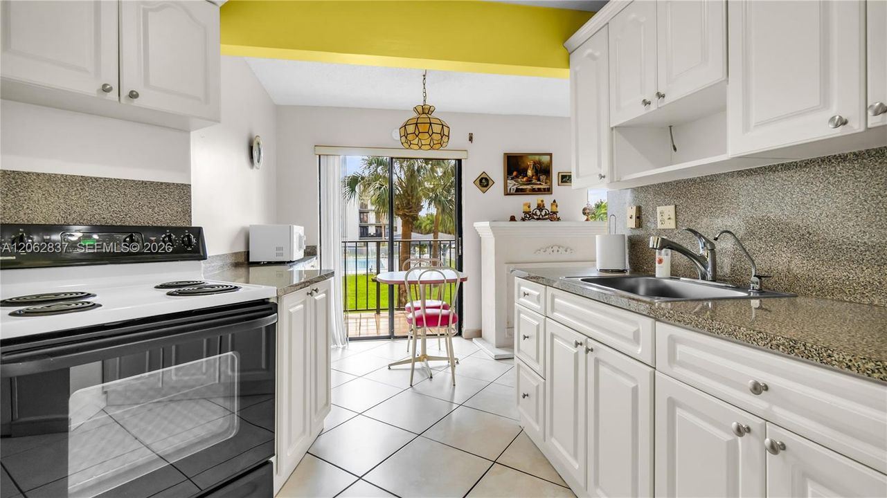 En Venta: $275,000 (3 camas, 2 baños, 994 Pies cuadrados)